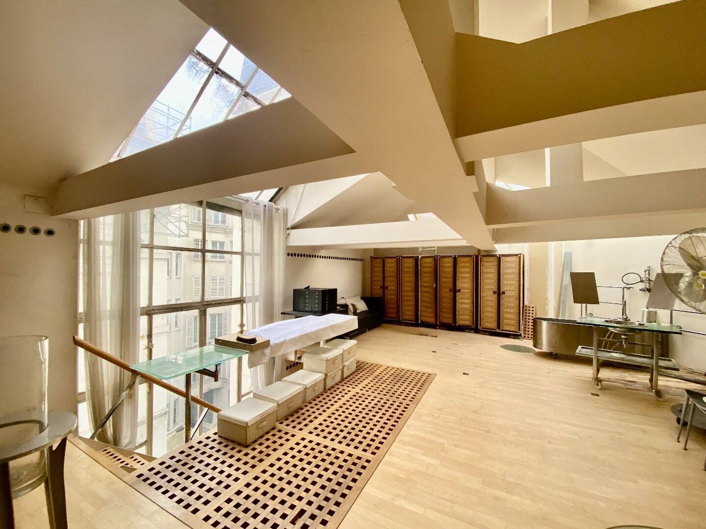 loft a renover a paris 2 découvrez ce loft à rénover situé en plein cœur de paris, offrant un potentiel exceptionnel pour créer un espace de vie unique et personnalisé.