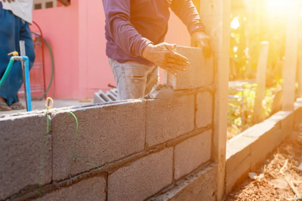 découvrez nos services de maçonnerie professionnelle pour tous vos travaux de construction, rénovation et rénovation extérieure, réalisés avec expertise et qualité.