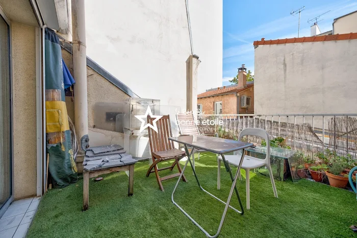 découvrez cette maison à rénover située dans le 5ème arrondissement de paris, offrant un fort potentiel pour créer la demeure de vos rêves au cœur de la capitale.