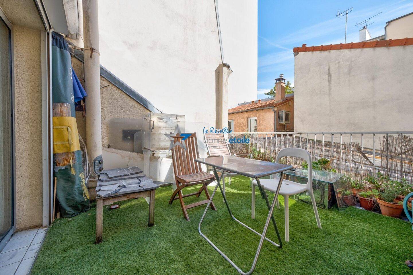 découvrez cette maison à rénover située à paris, idéale pour créer la demeure de vos rêves au cœur de la capitale. opportunité unique d'investissement et de personnalisation.