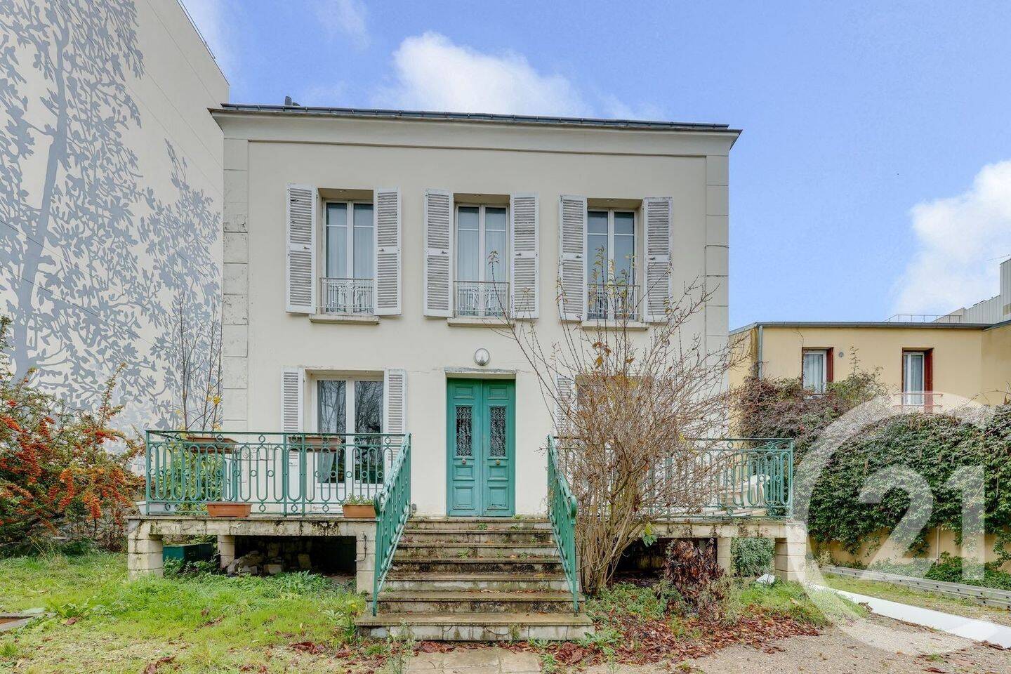 maison à rénover proche du 15e arrondissement de paris, offrant un fort potentiel pour un projet de rénovation et une localisation idéale.