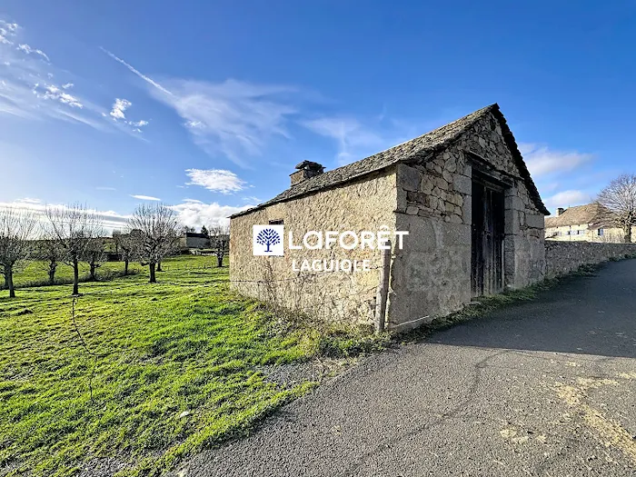 découvrez une maison à rénover idéalement située près de la gare, parfaite pour préparer votre projet immobilier en vue de paris 2025.