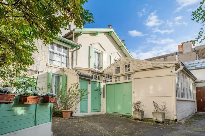 maison à rénover proche du 15e arrondissement de paris, opportunité unique pour créer votre logement idéal dans un quartier prisé et dynamique.