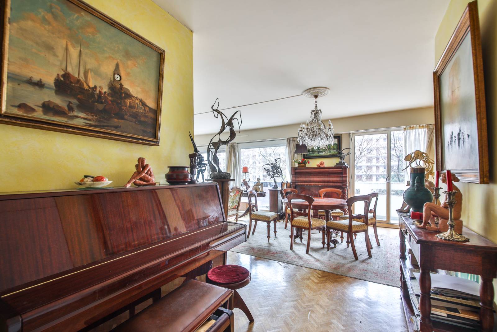 découvrez une maison à rénover idéalement située proche du 15e arrondissement de paris, offrant un fort potentiel pour un projet personnalisé dans un quartier recherché.