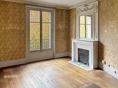 découvrez cette maison à rénover idéalement située proche du 15e arrondissement de paris, offrant un fort potentiel pour créer votre habitat sur mesure dans un quartier prisé.