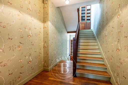 découvrez une maison à auteuil alliant charme et élégance dans ce quartier prisé, idéal pour un cadre de vie exceptionnel.