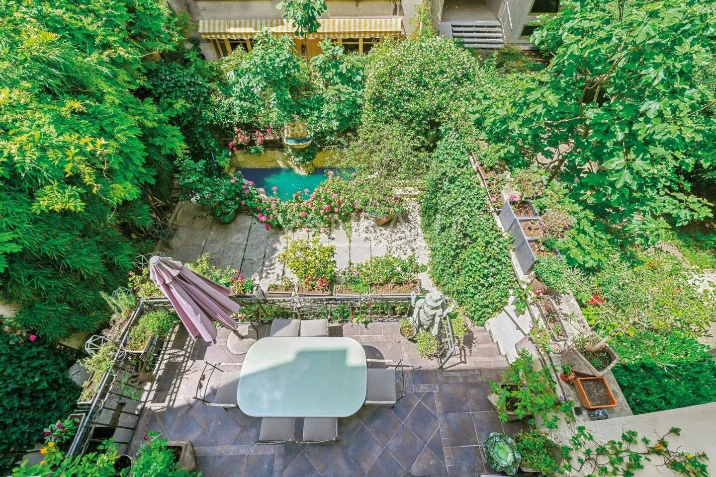 maison de campagne à rénover proche du 15e arrondissement de paris, idéale pour un projet de rénovation alliant charme rural et proximité urbaine.