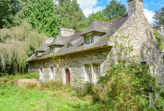 découvrez une maison ferme à rénover près de paris, idéale pour un projet d'habitation ou d'investissement, alliant charme et potentiel dans un cadre calme et authentique.