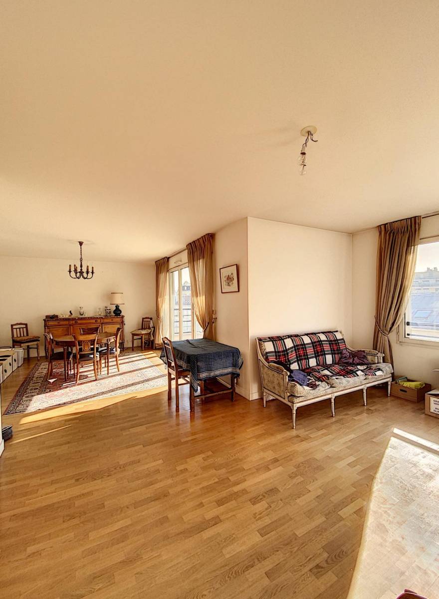 découvrez cette maison à rénover avec vue sur la mer, située à proximité du 15e arrondissement de paris. un emplacement idéal pour un projet immobilier unique alliant charme et potentiel.