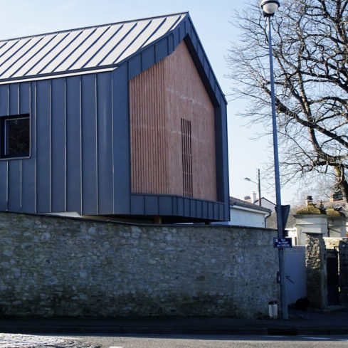 découvrez les atouts d'une maison en zinc : design moderne, durabilité et excellente protection contre les intempéries pour un habitat unique et contemporain.