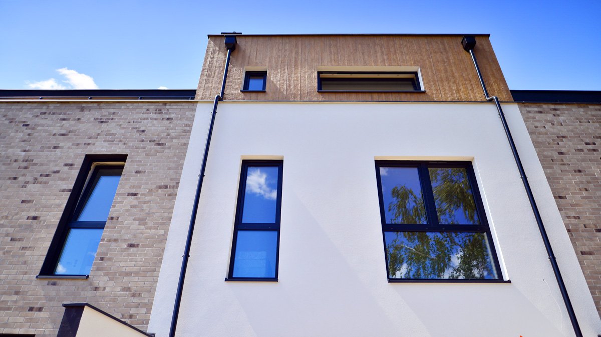 découvrez comment économiser sur la menuiserie pour votre maison de 80m2 en comparant les meilleures offres et matériaux adaptés à vos besoins.