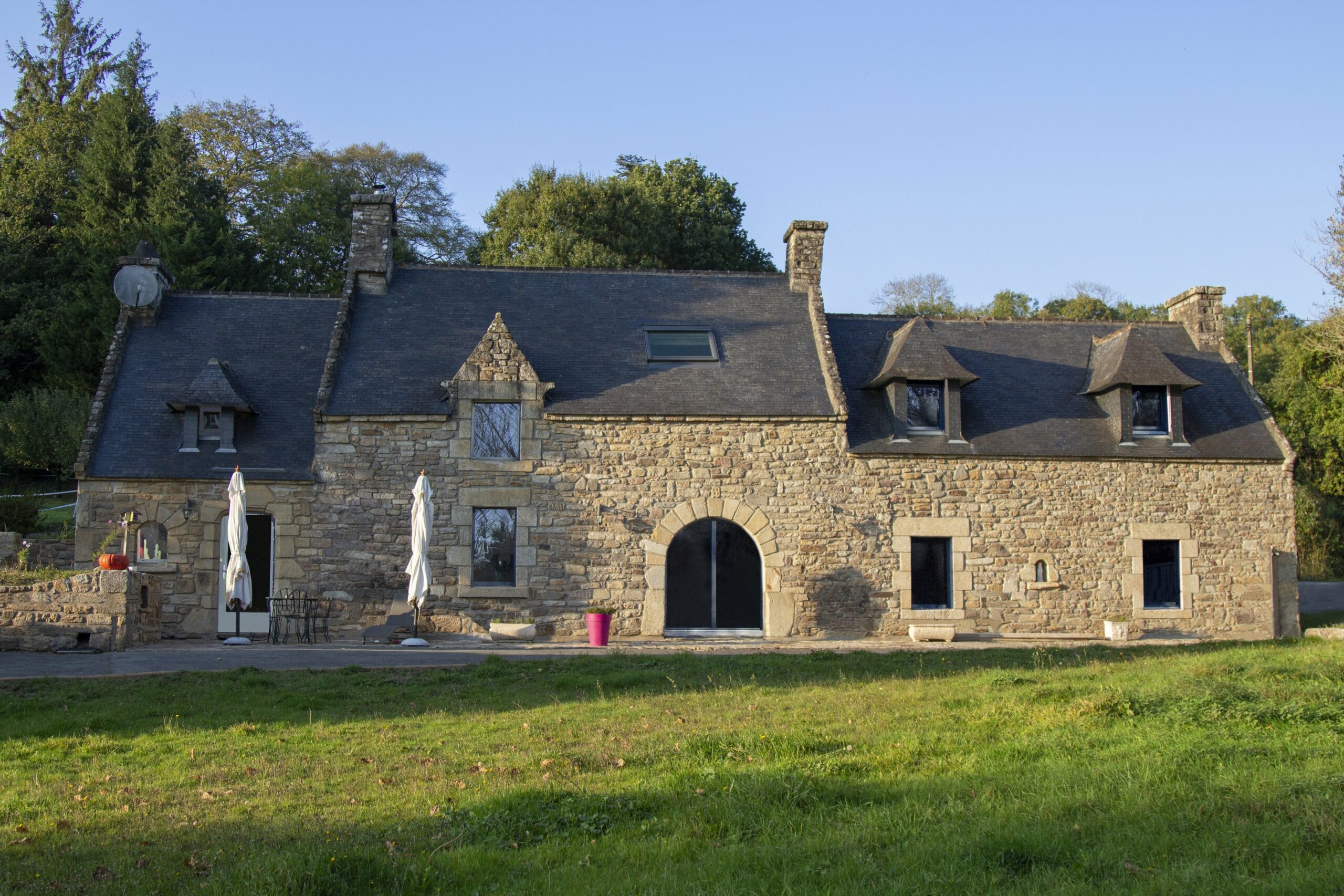 découvrez comment économiser sur la menuiserie de votre maison de 80m2 en comparant les meilleures offres et matériaux pour un projet réussi et abordable.