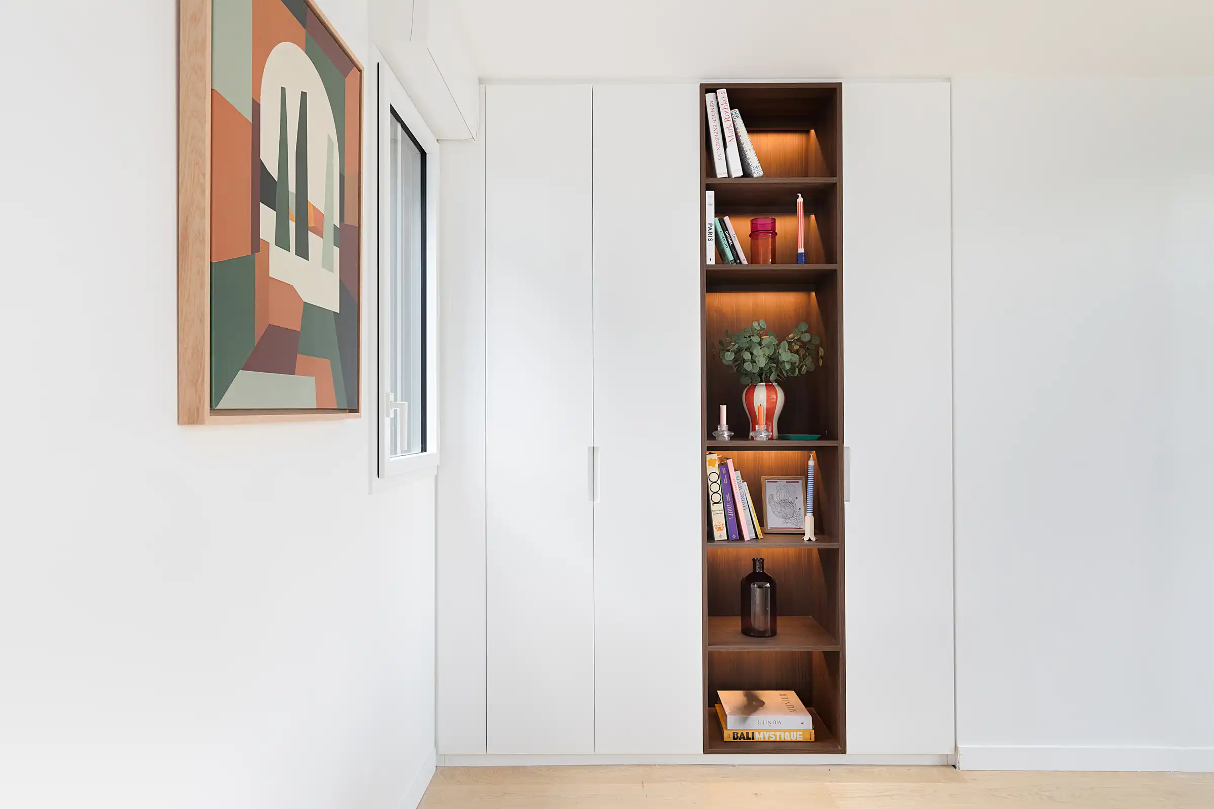 découvrez l'expertise d'un architecte pour la création de meubles sur mesure, alliant design unique et fonctionnalité adaptée à vos besoins.