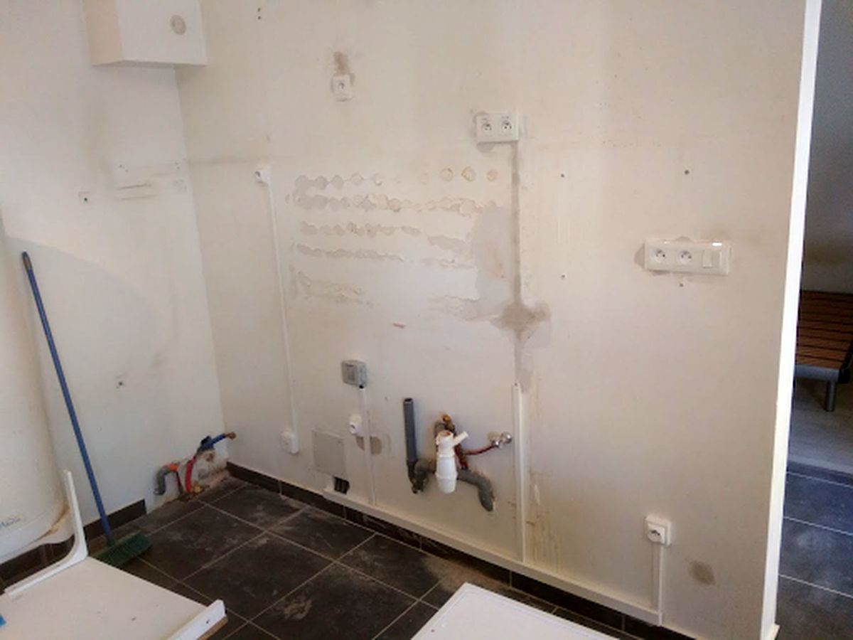 découvrez les normes essentielles à respecter pour votre projet de rénovation afin d'assurer sécurité, conformité et qualité.