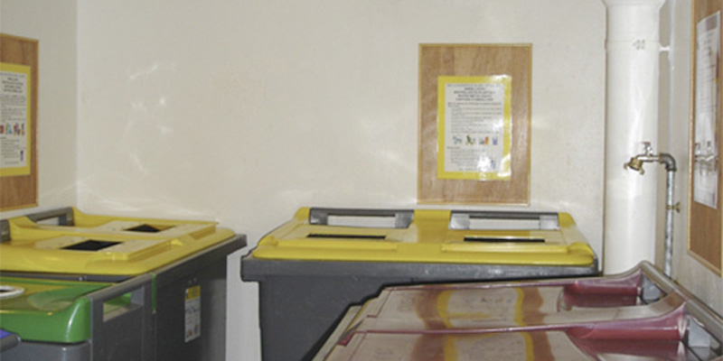 découvrez comment optimiser votre local poubelle pour un espace propre, organisé et facile à entretenir, tout en respectant les normes environnementales.