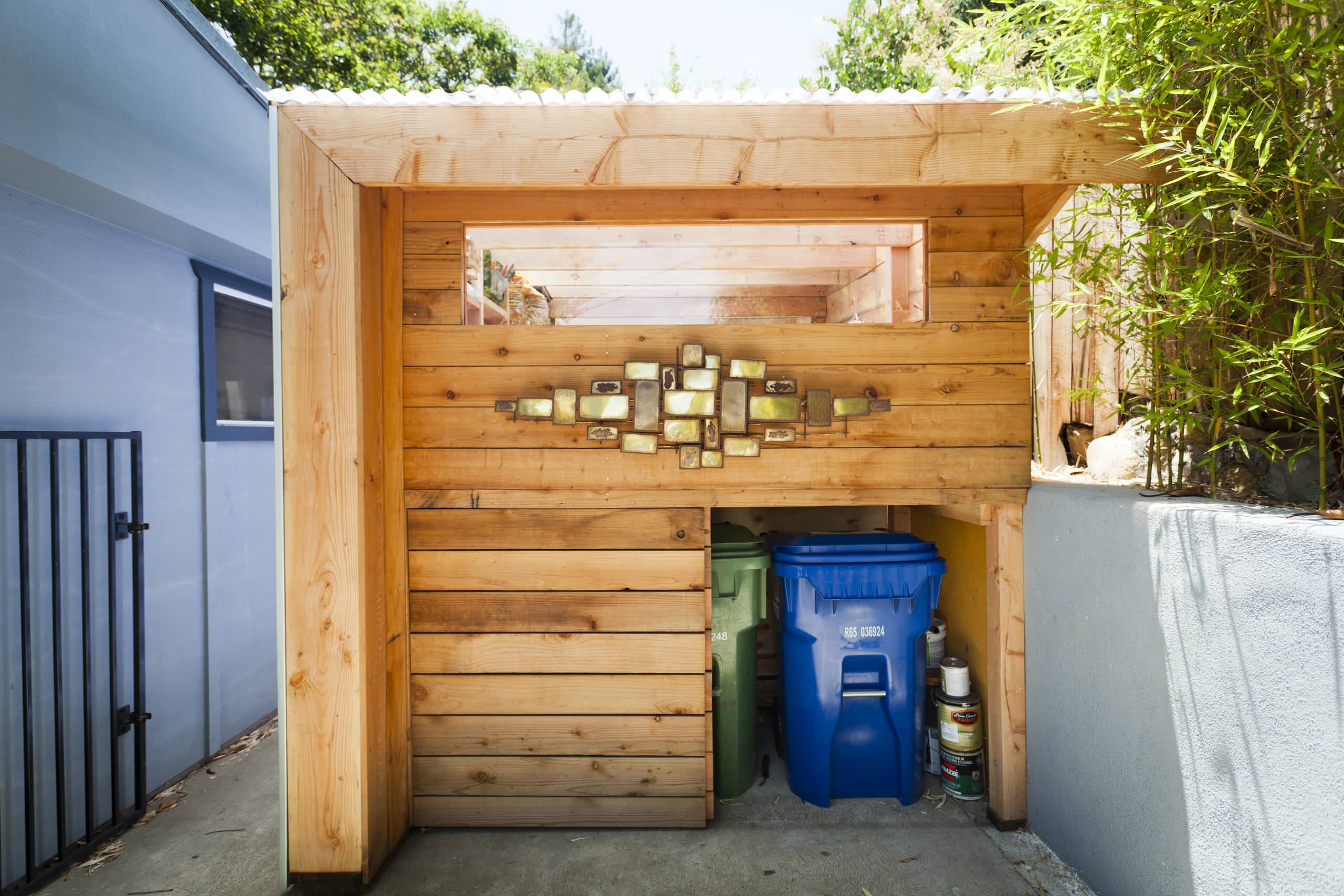 découvrez comment optimiser votre local poubelle pour un espace propre, organisé et respectueux de l'environnement.