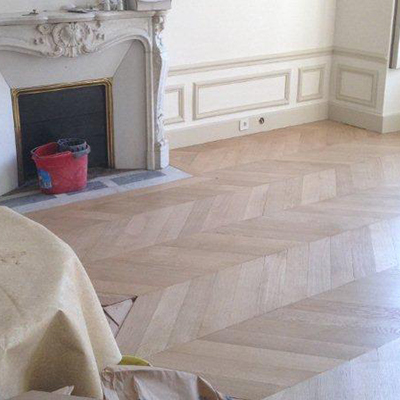 découvrez notre parquet haussmannien élégant, alliant authenticité et raffinement pour sublimer votre intérieur avec charme et élégance.