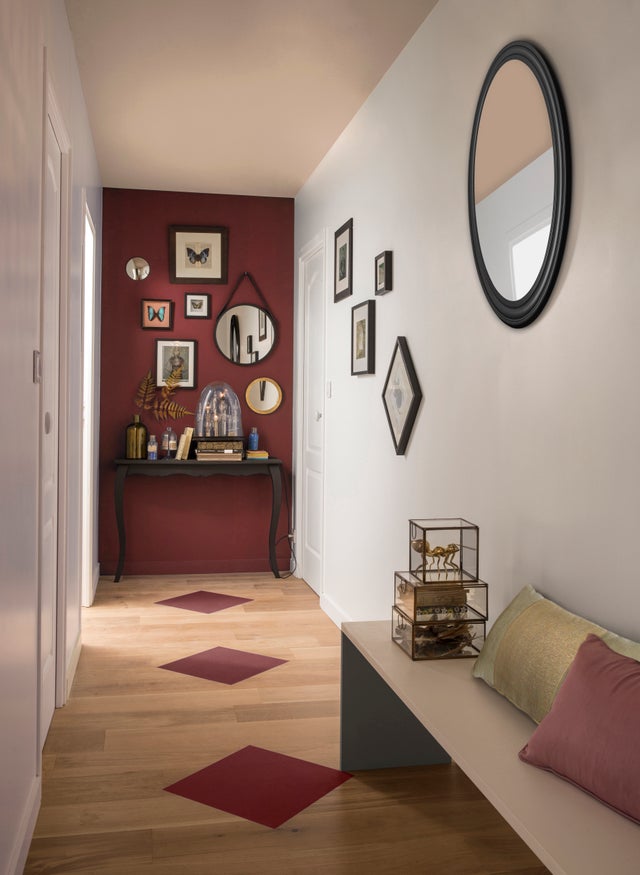 découvrez nos astuces pour peindre l'intérieur de votre maison efficacement et profitez des meilleurs prix pour vos fournitures de peinture.