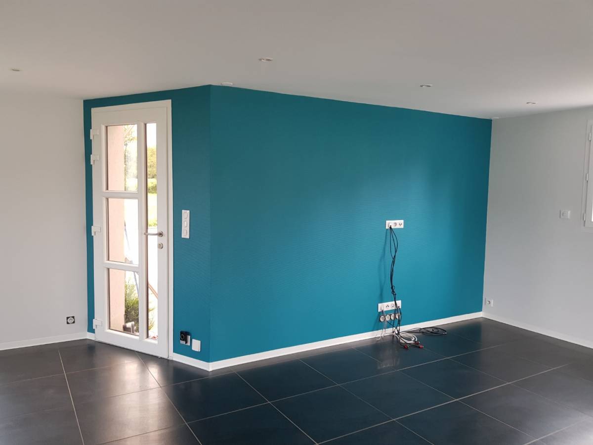 découvrez nos conseils et astuces pour choisir et appliquer la peinture intérieure idéale, afin de transformer et embellir vos espaces de vie avec style et durabilité.
