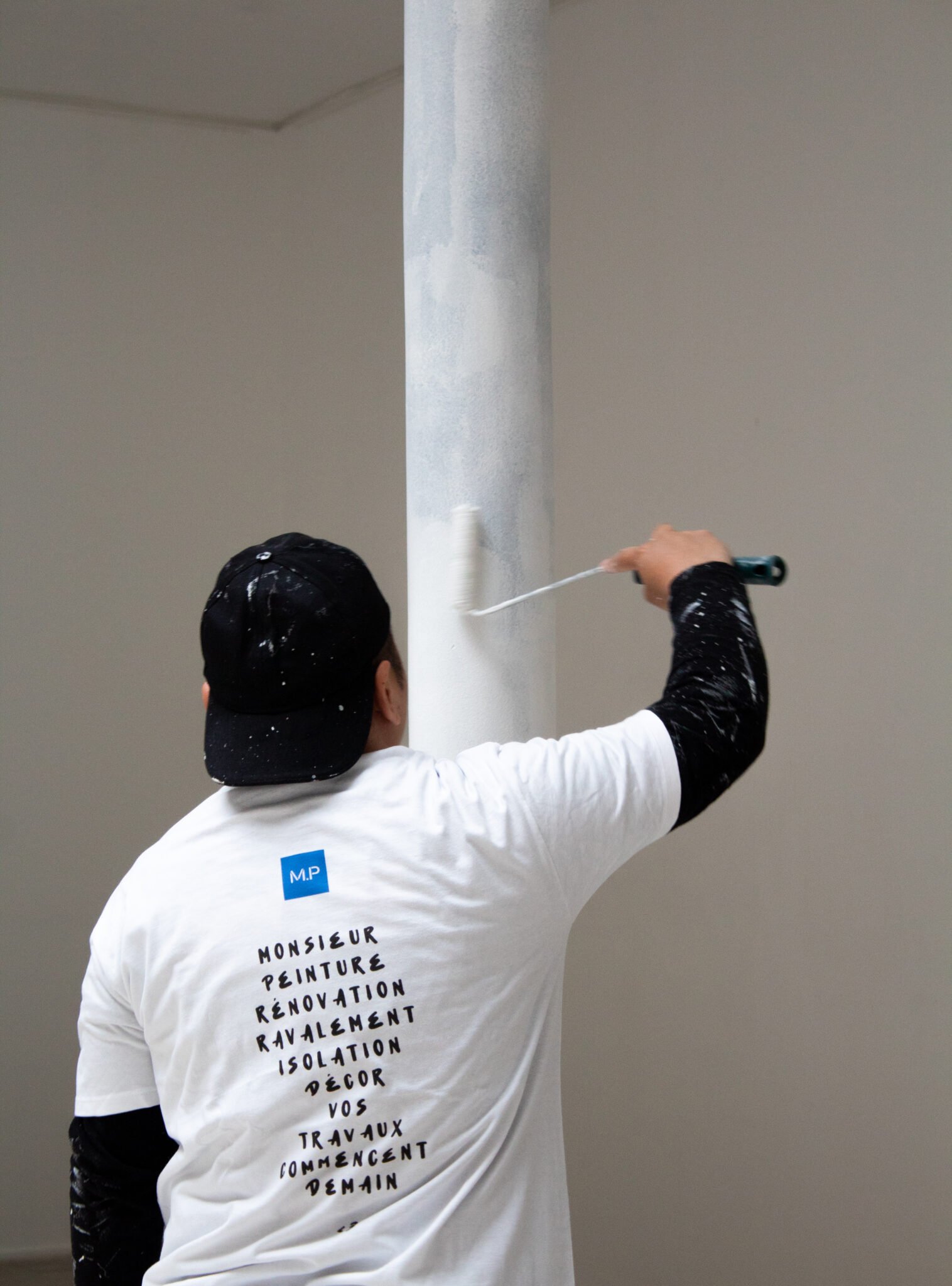 découvrez notre service de peinture intérieure à paris réalisé par un artisan professionnel, garantissant qualité et savoir-faire pour sublimer votre intérieur.