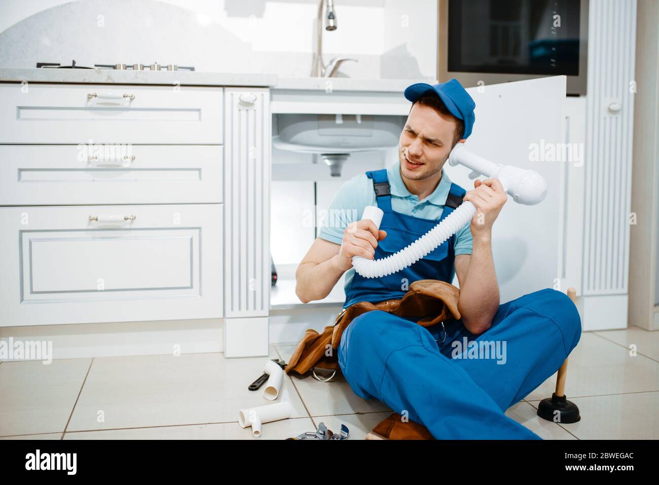 découvrez notre sélection de photos humoristiques de plombiers qui apportent sourire et bonne humeur à travers des situations drôles et décalées du métier.