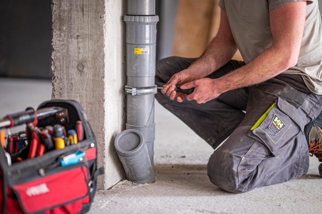 plombier chauffagiste à concarneau, spécialisé en dépannage rapide pour toutes vos installations de plomberie et chauffage. intervention efficace et professionnelle.