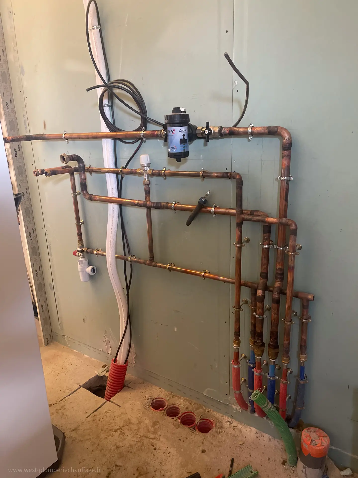 plombier chauffagiste à malestroit, interventions rapides et garanties pour tous vos travaux de plomberie et chauffage.