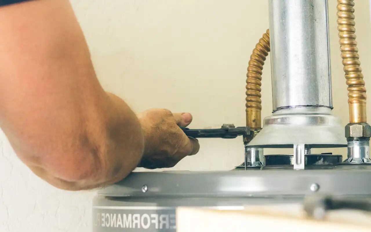 service de plombier spécialisé en réparation et installation rapide de chauffe-eau pour garantir votre confort en un temps record.