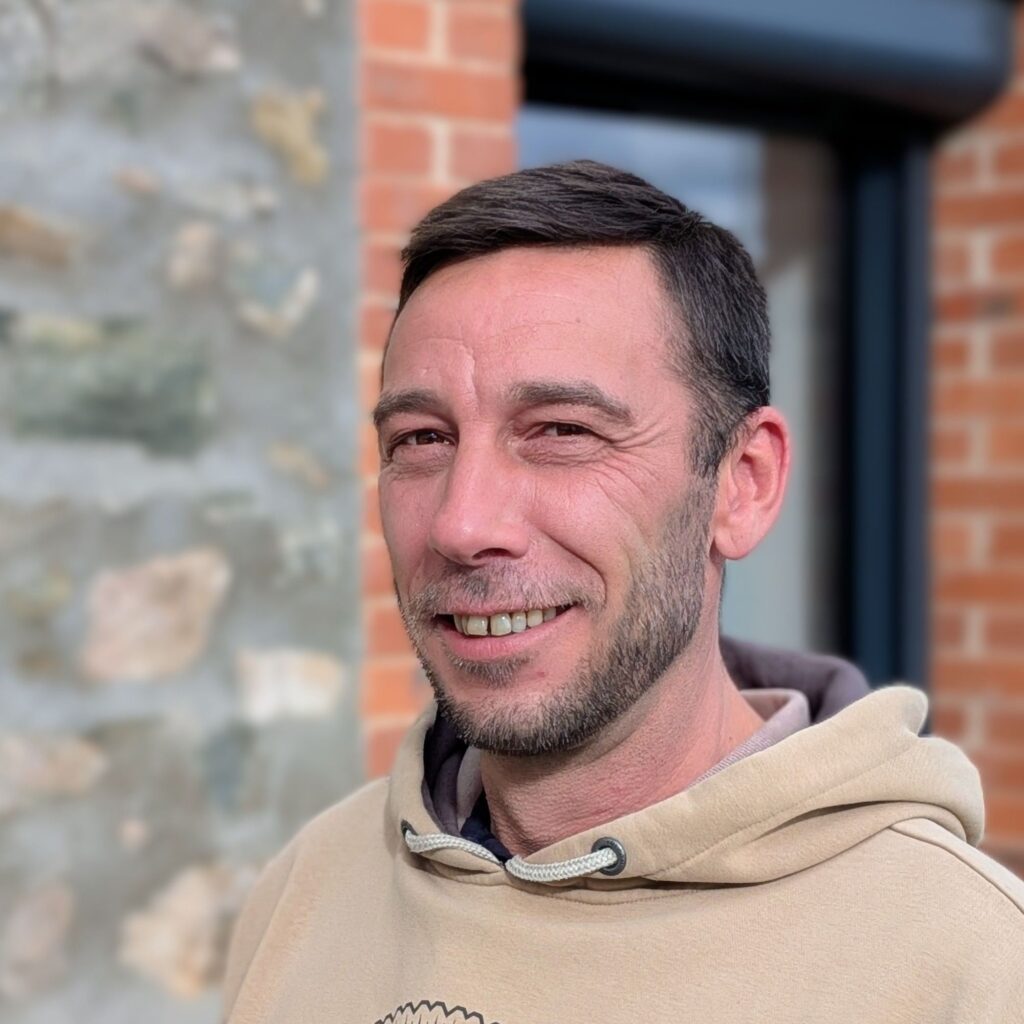 plombier à dardilly, expert et fiable, offrant des services de plomberie rapides et de qualité pour tous vos besoins résidentiels et commerciaux.