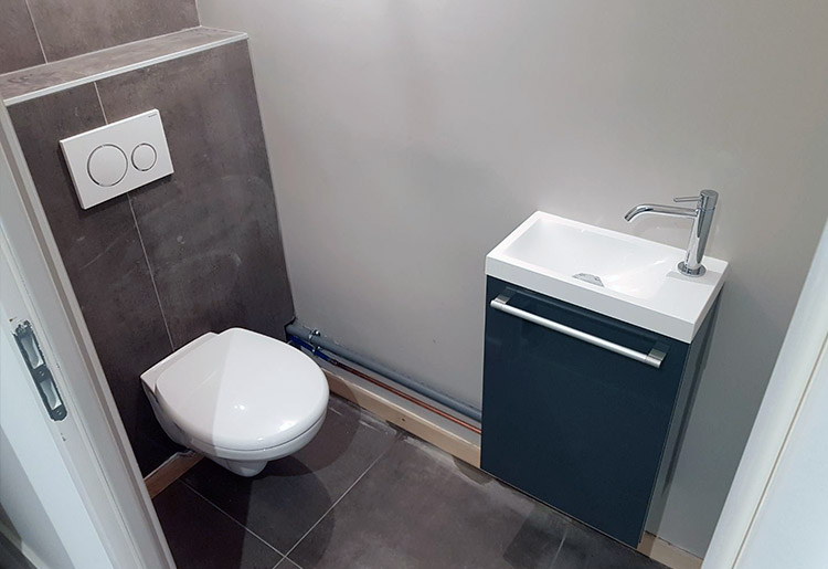 découvrez nos solutions modernes et élégantes pour l'installation de wc suspendus, alliant design contemporain et efficacité avec un plombier expert.