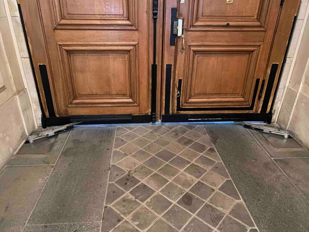 comparez les prix des portes cochères et découvrez comment réaliser des économies sur votre projet. guide pratique et conseils pour faire le meilleur choix.