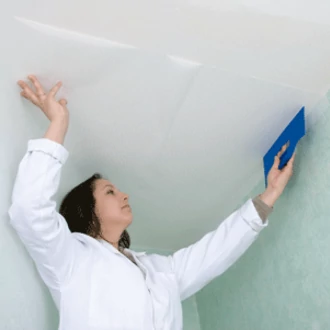 découvrez nos conseils et astuces pour la pose de papier peint au plafond, afin de transformer votre intérieur avec style et facilité.