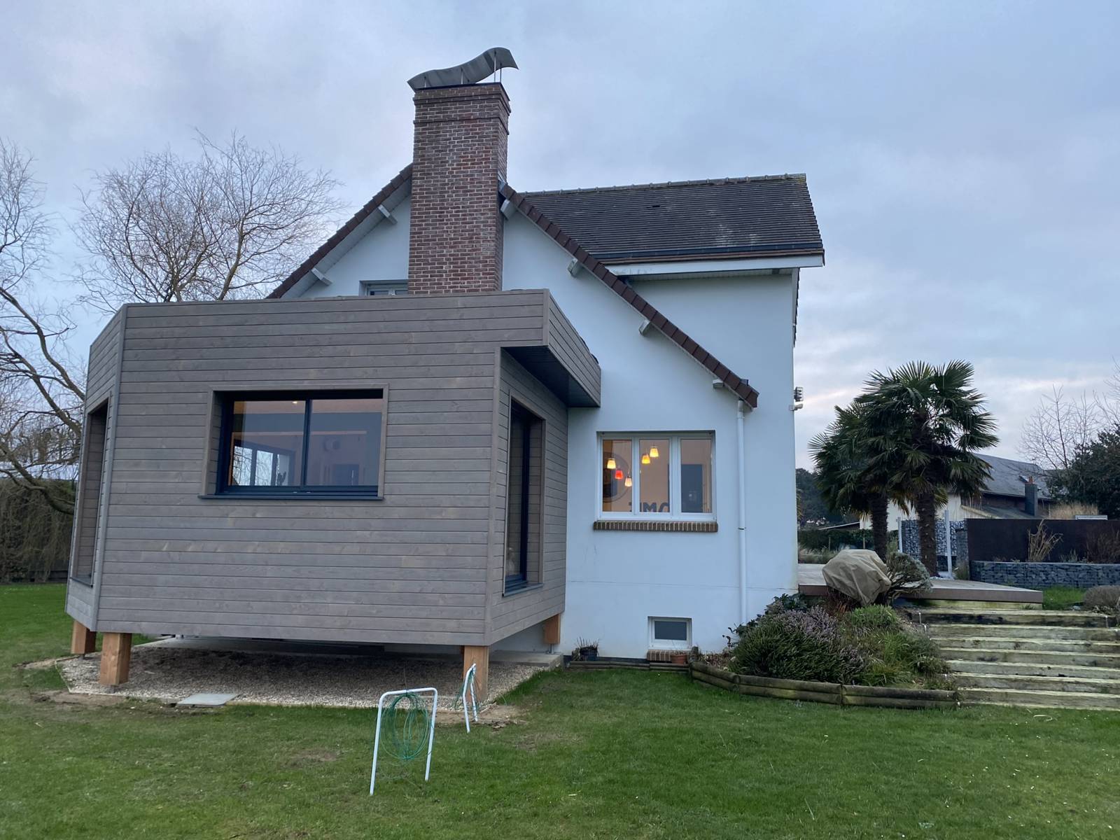 découvrez les coûts moyens pour un agrandissement de maison sur pilotis, incluant les matériaux, la main d'œuvre et les conseils pour réussir votre projet d'extension en toute sérénité.