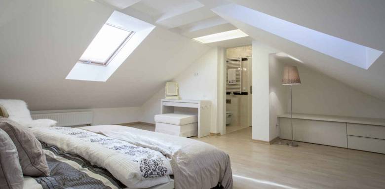 prix amenagement grenier chambre 3 découvrez les prix pour l'aménagement d'un grenier en chambre : coûts moyens, éléments à prendre en compte et astuces pour optimiser votre budget.