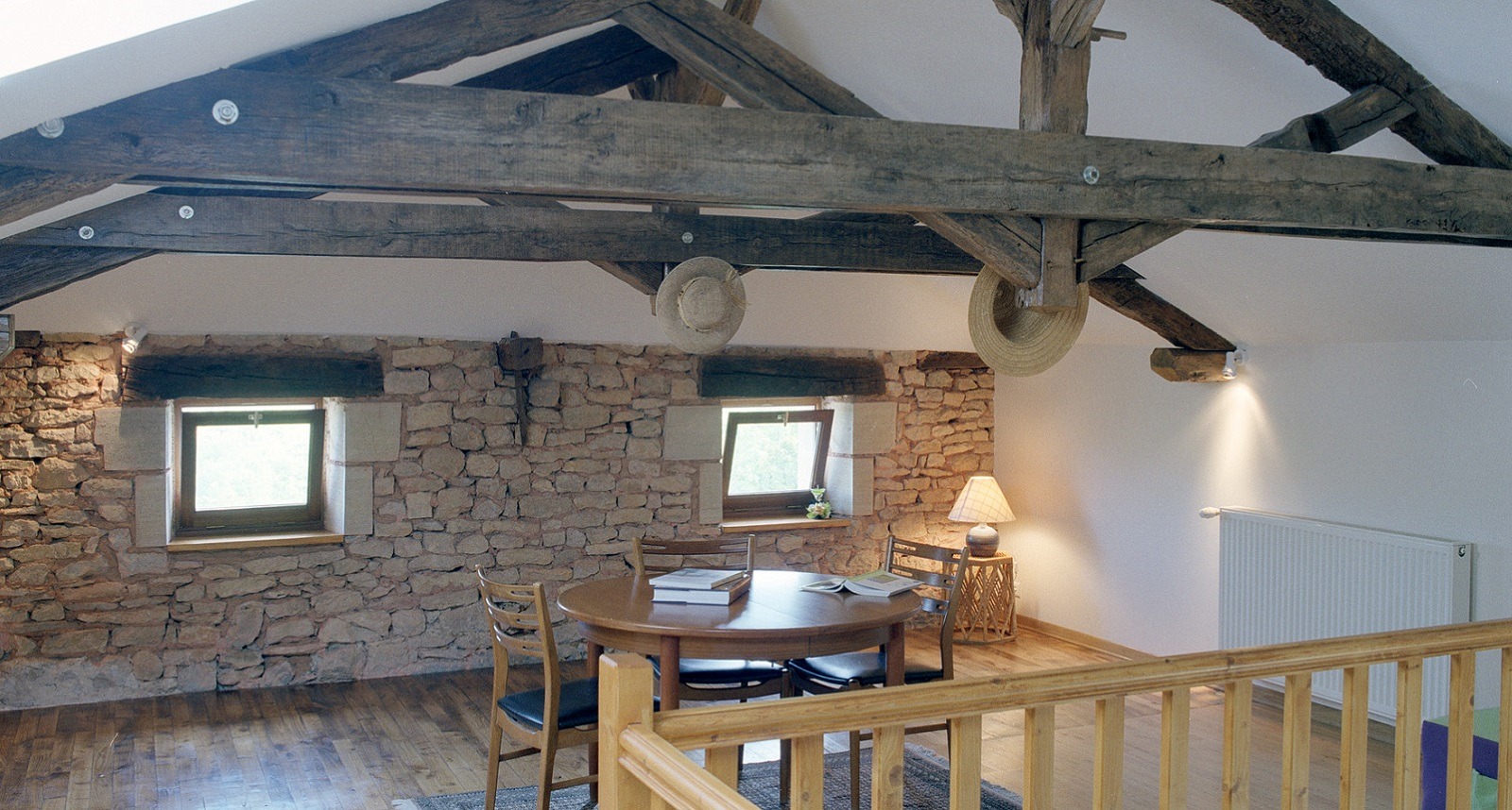 découvrez les prix pour l'aménagement d'un grenier en chambre, avec un guide complet des coûts selon les travaux nécessaires et les matériaux utilisés.