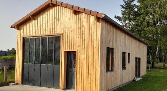 découvrez comment optimiser le budget et la valeur de votre maison avec notre guide complet sur le prix du bardage maison bois.