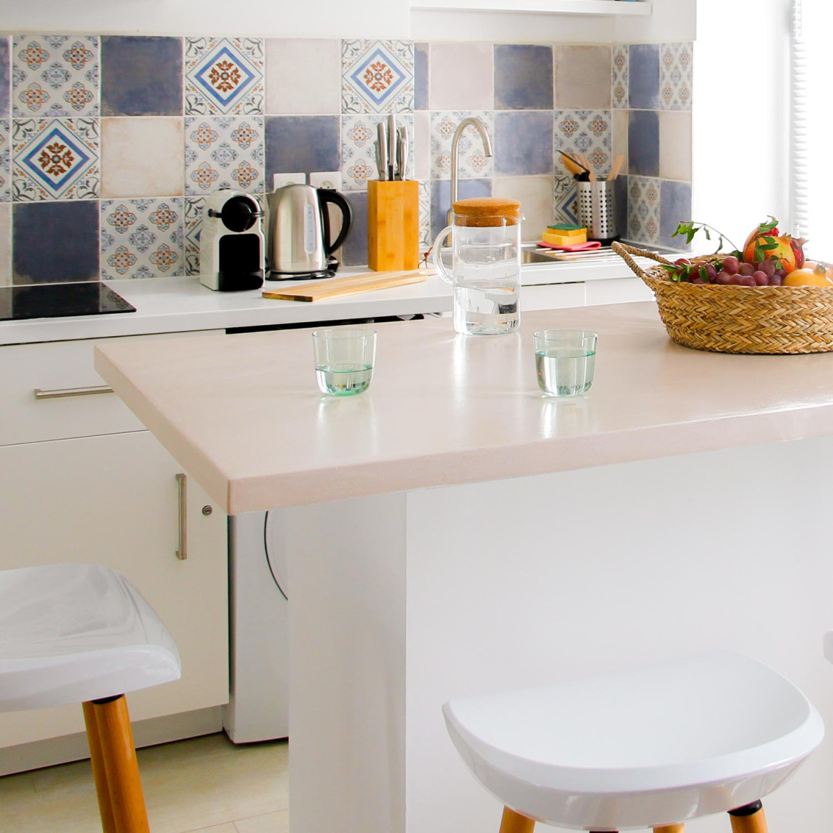 découvrez les prix du béton ciré pour un plan de travail élégant et durable. comparez les tarifs et trouvez la meilleure offre pour votre rénovation.