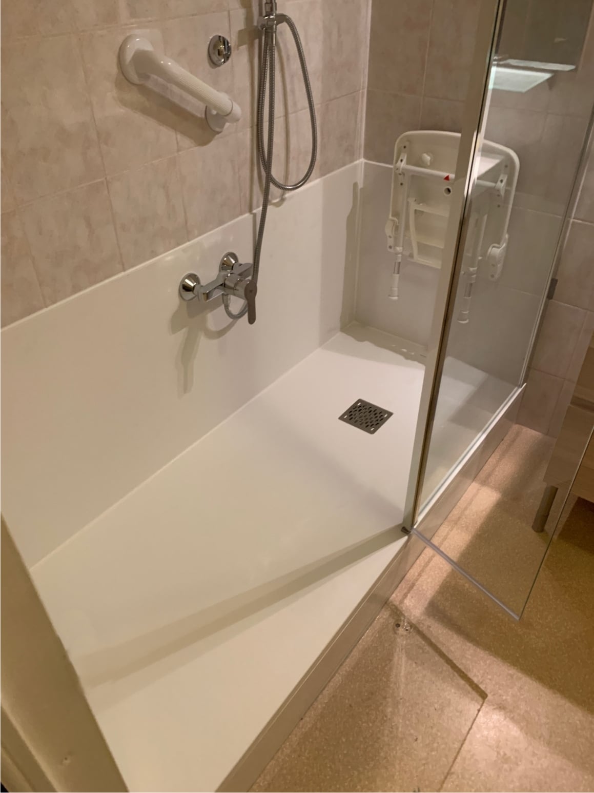 découvrez les différents prix pour le changement de carrelage de votre salle de bain et obtenez des conseils pour bien choisir et économiser sur vos travaux.