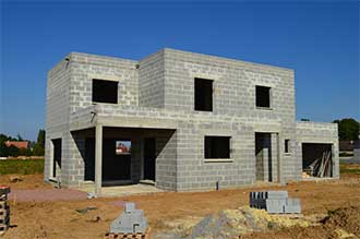 découvrez les prix de construction pour les murs et la toiture, avec un aperçu des coûts, matériaux et conseils pour optimiser votre budget.