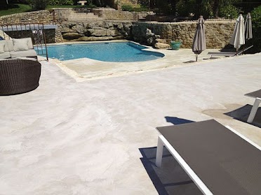 découvrez les prix des dalles béton pour extérieur, conseils et astuces pour bien choisir et budgétiser vos travaux d'aménagement extérieur.