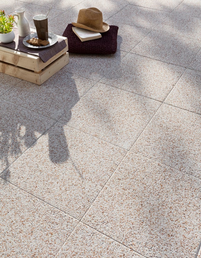 découvrez les prix des dalles béton pour extérieur et obtenez un devis détaillé pour vos travaux de terrasse, allée ou jardin.