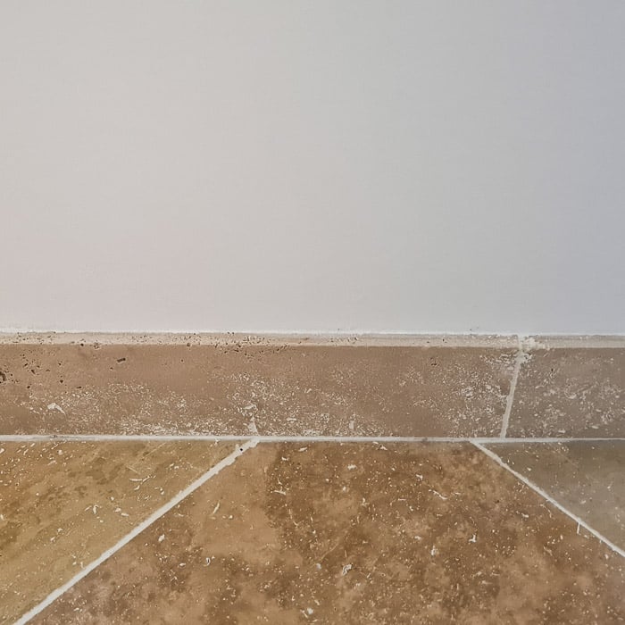 découvrez le prix pour la dépose de plinthe, incluant les coûts moyens et conseils pour bien préparer vos travaux de rénovation.