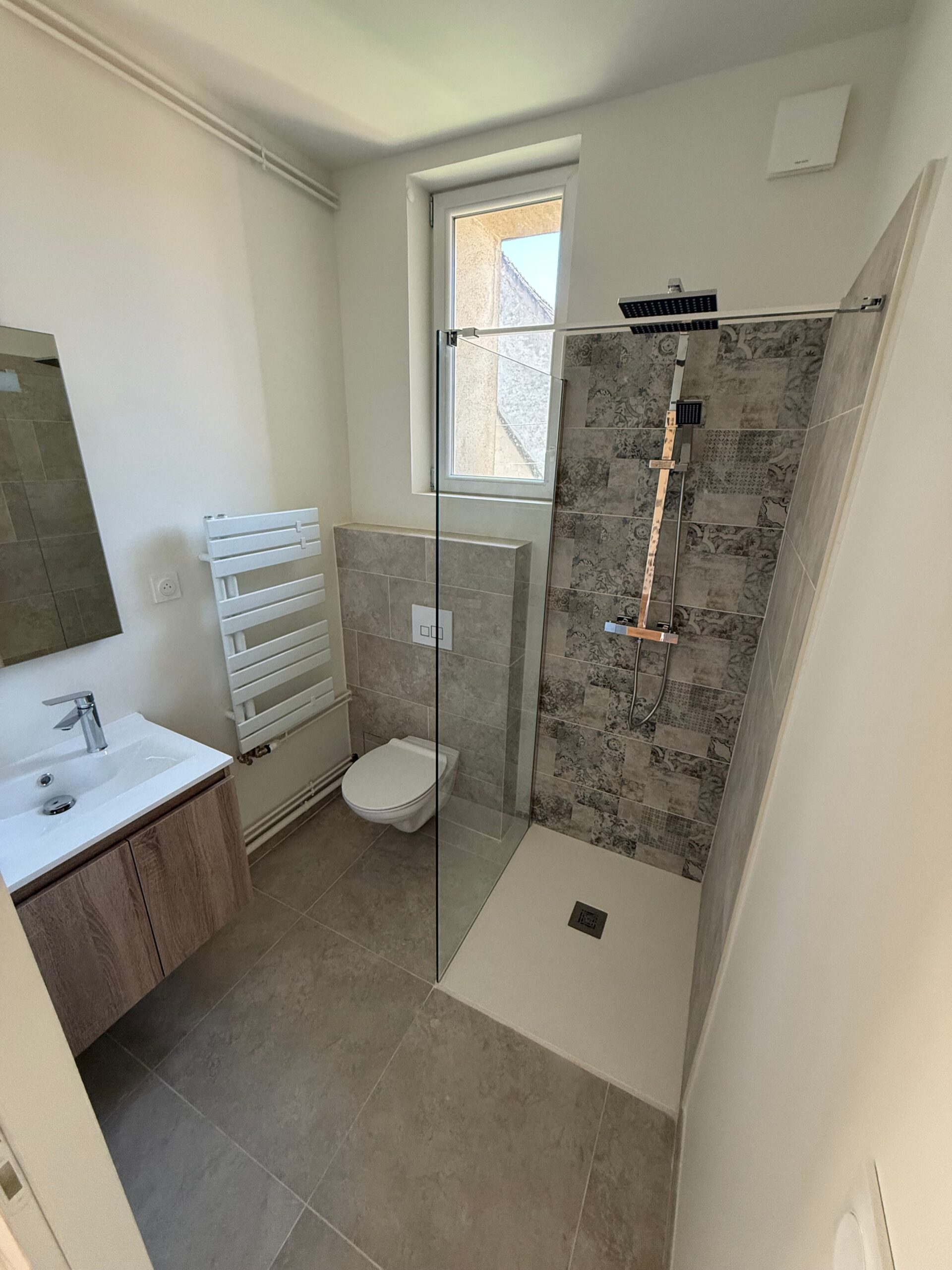 découvrez nos tarifs pour une douche à l’italienne sur-mesure, adaptés à vos besoins et à votre budget. qualité et design personnalisés garantis.