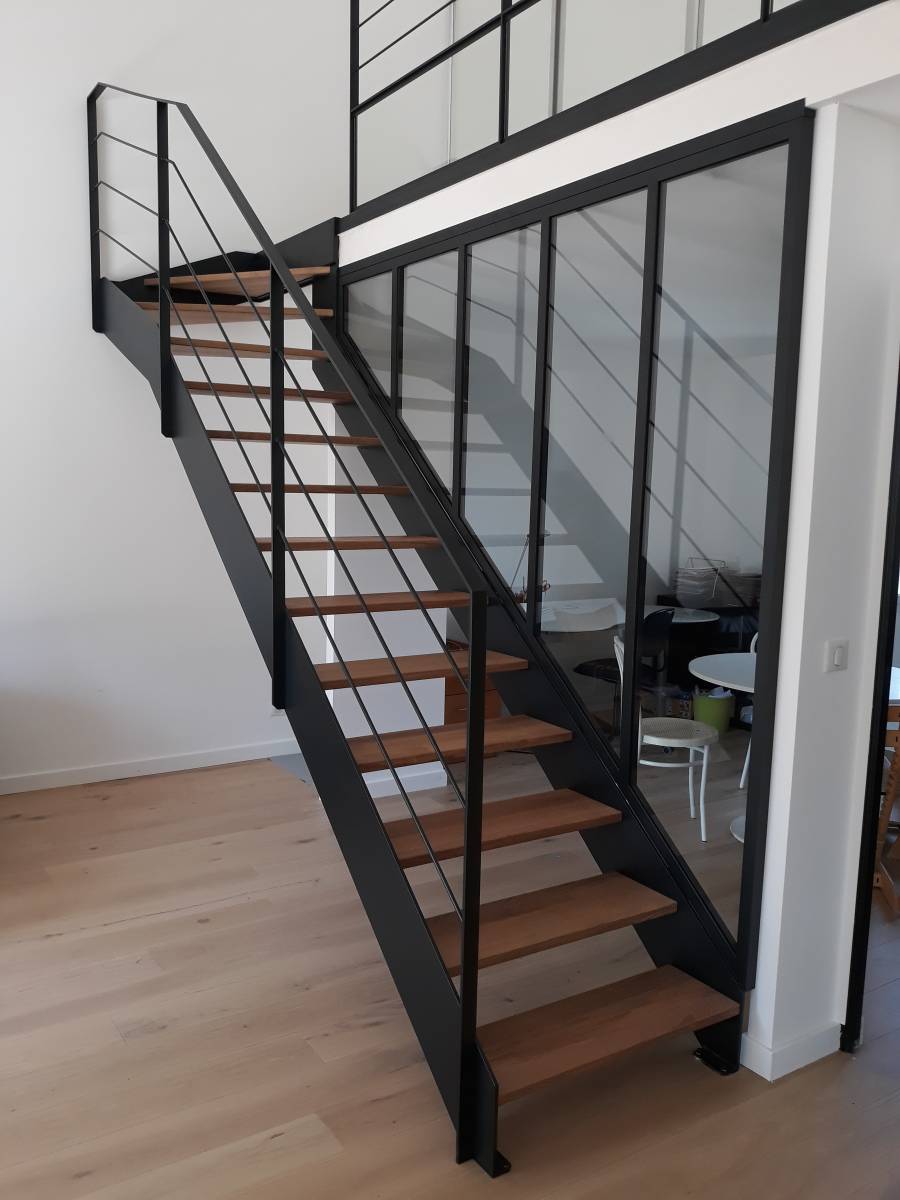 découvrez les prix des escaliers intérieurs adaptés à tous les styles et budgets. guide complet pour choisir l'escalier idéal et estimer le coût total.