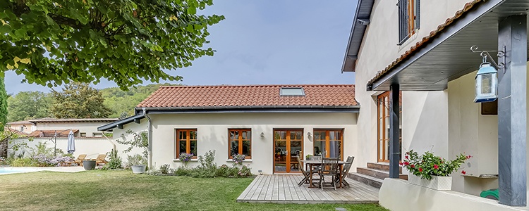 découvrez les prix pour une extension de maison de 40m2 : coûts moyens, facteurs influents et conseils pour optimiser votre budget construction.