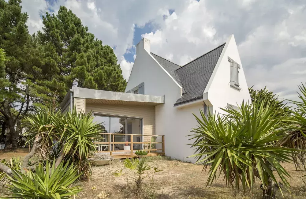 découvrez notre guide complet sur le prix d'une extension de maison à l'étage, avec des conseils pour estimer votre budget et augmenter la valeur de votre bien immobilier.