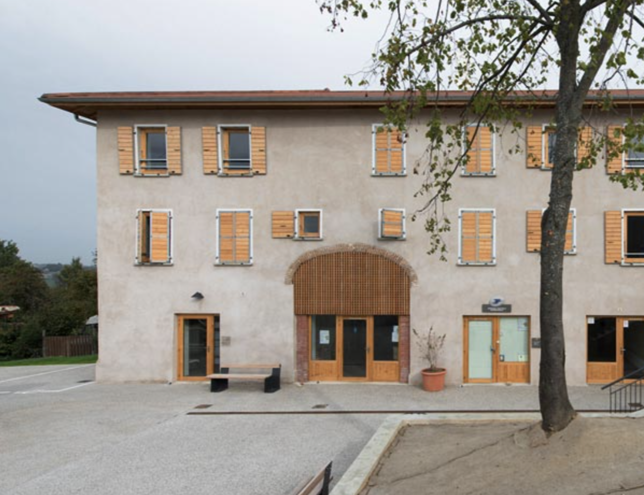 découvrez le prix d'une façade en pisé pour votre maison : coûts, avantages et conseils pour un revêtement naturel et durable.