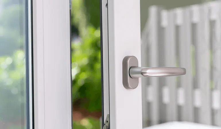 découvrez le prix d'une fenêtre pvc posée, incluant les coûts de matériaux et de main-d'œuvre pour une installation professionnelle et durable.