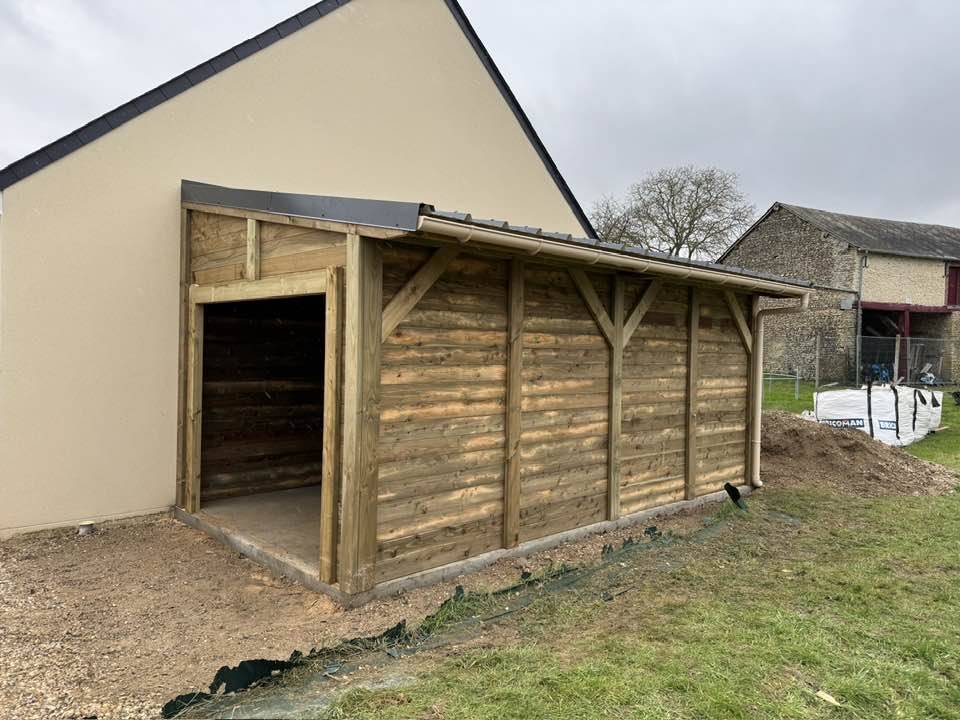 découvrez les tarifs pour la construction d'un garage accolé, les facteurs influençant le prix et des conseils pour bien calculer votre budget.