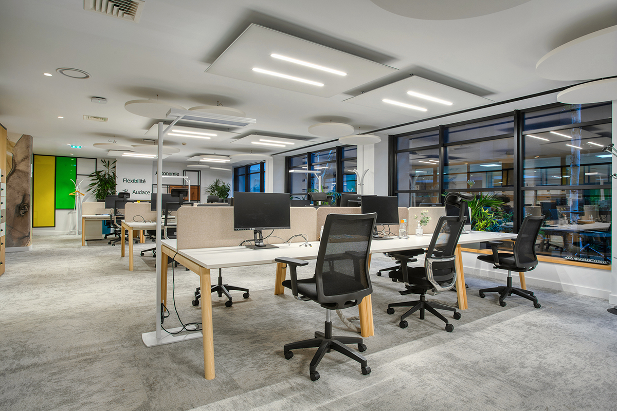 découvrez le prix au m² pour la rénovation de bureaux, avec une estimation détaillée des coûts selon les matériaux et les prestations.